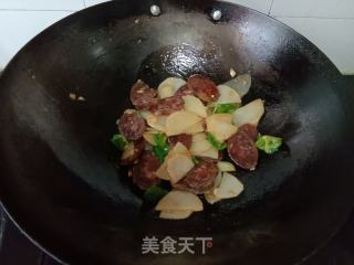 青椒土豆炒腊肠的做法步骤：10