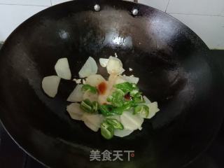 青椒土豆炒腊肠的做法步骤：7
