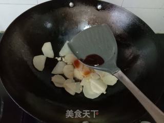 青椒土豆炒腊肠的做法步骤：6
