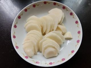 青椒土豆炒腊肠的做法步骤：2