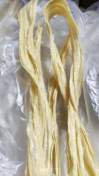木耳拌腐竹的做法步骤：2