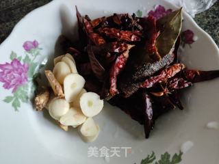 红烧鸡尖的做法步骤：1