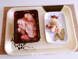 家常鸡翅根的做法步骤：1