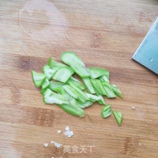 五花肉炒白菜帮的做法步骤：5