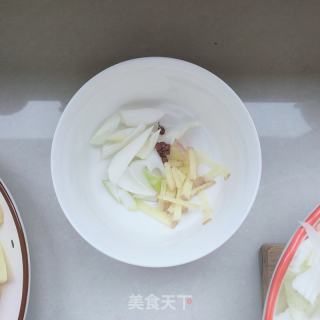五花肉炒白菜帮的做法步骤：4