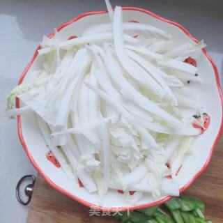 五花肉炒白菜帮的做法步骤：3