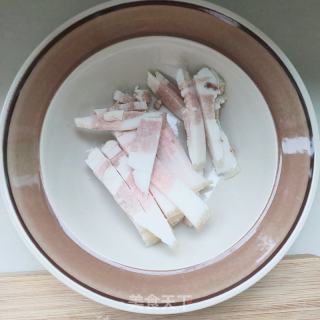 五花肉炒白菜帮的做法步骤：2