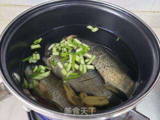 牛奶鲫鱼豆腐汤的做法步骤：7