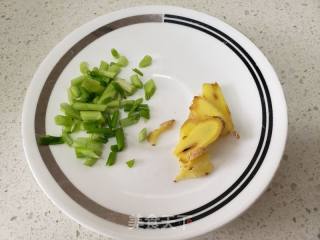 牛奶鲫鱼豆腐汤的做法步骤：4