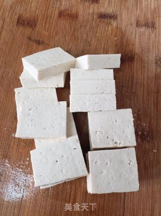 牛奶鲫鱼豆腐汤的做法步骤：2