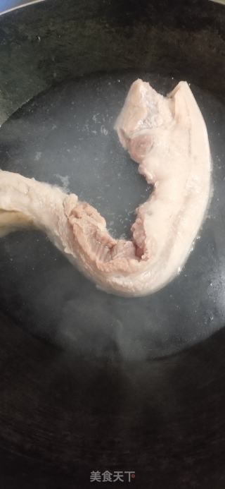 焖猪肉的做法步骤：2