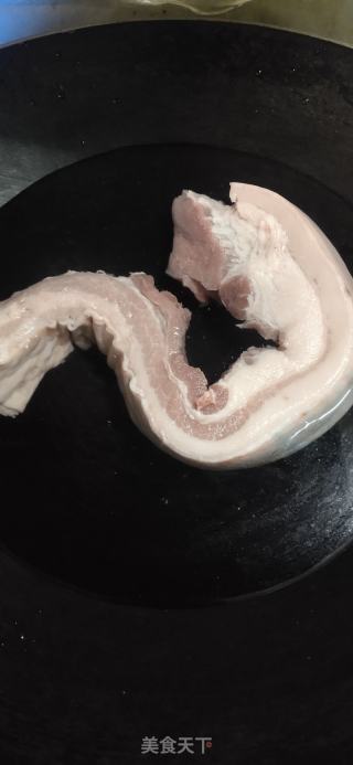 焖猪肉的做法步骤：1