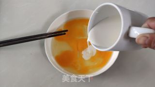羊奶鸡蛋羹，营养价值高非常适合孩子吃的做法步骤：2