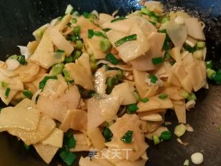 青蒜炒冬笋的做法步骤：8