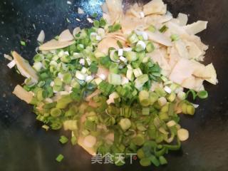 青蒜炒冬笋的做法步骤：7