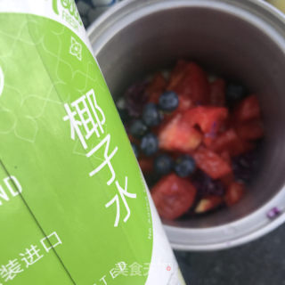 蓝莓番茄椰子水的做法步骤：4