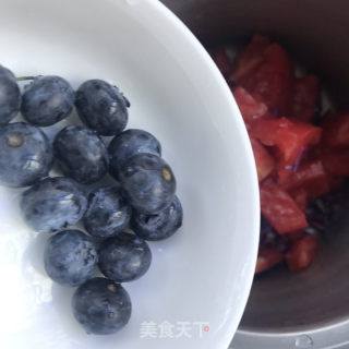 蓝莓番茄椰子水的做法步骤：3