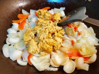 春天清肺润燥美食～百合炒鸡蛋的做法步骤：7
