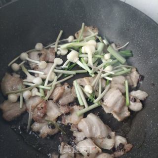 豉香薤白回锅肉的做法步骤：10