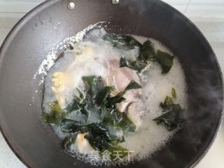 鲫鱼裙带鸡蛋汤的做法步骤：6