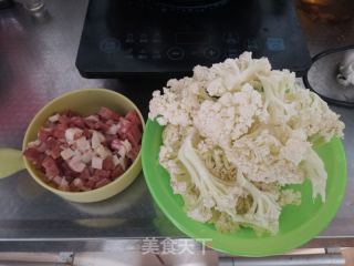 菜花炒腊肉的做法步骤：2