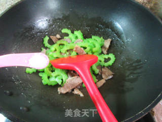 牛肉炒苦瓜的做法步骤：7