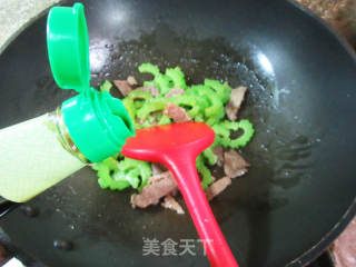 牛肉炒苦瓜的做法步骤：6