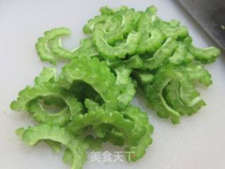 牛肉炒苦瓜的做法步骤：3