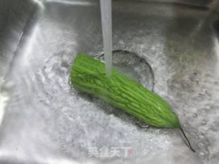 牛肉炒苦瓜的做法步骤：2
