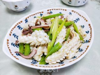 西芹炒鱿鱼的做法步骤：13