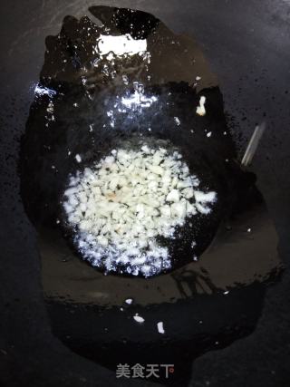 西芹炒鱿鱼的做法步骤：9