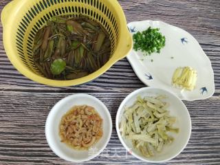 时令河鲜美食～太湖莼菜汤的做法步骤：2