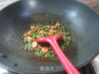 青椒虾仁炒螺蛳肉的做法步骤：11