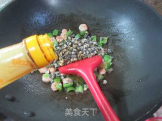 青椒虾仁炒螺蛳肉的做法步骤：8