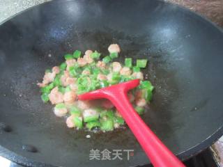 青椒虾仁炒螺蛳肉的做法步骤：7