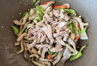 螺丝椒平菇炒肉丝的做法步骤：13