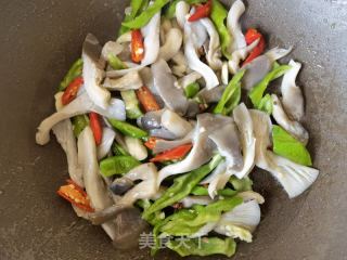 螺丝椒平菇炒肉丝的做法步骤：11