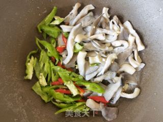 螺丝椒平菇炒肉丝的做法步骤：10
