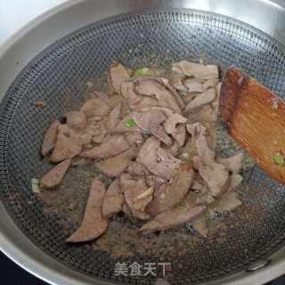 竹笋炒猪肝的做法步骤：10