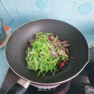 驴肉炒芹菜的做法步骤：8