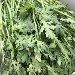 茶油炒茼蒿的做法步骤：1