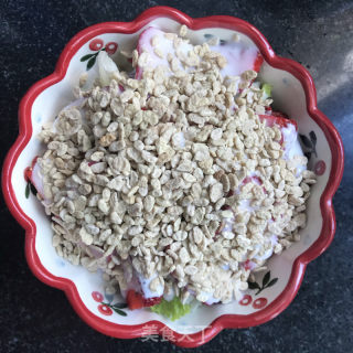 荞麦片酸奶拌草莓的做法步骤：7