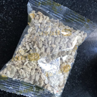 荞麦片酸奶拌草莓的做法步骤：1