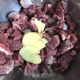 番茄炖牛肉的做法步骤：2