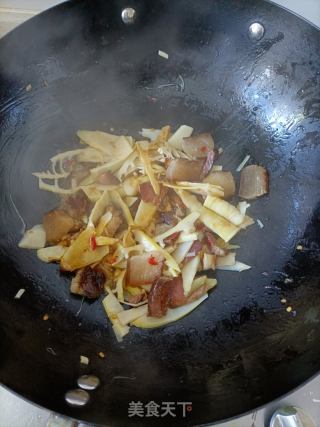 腊肉炒春笋的做法步骤：11