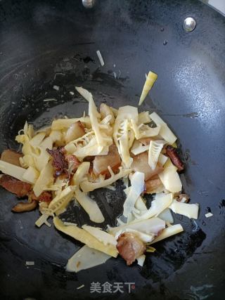 腊肉炒春笋的做法步骤：9