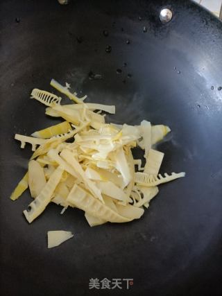 腊肉炒春笋的做法步骤：8