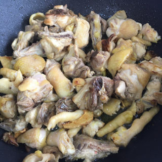鹿茸菇板栗炖鸡块的做法步骤：6