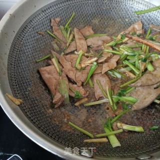 香菜炒猪肝的做法步骤：15