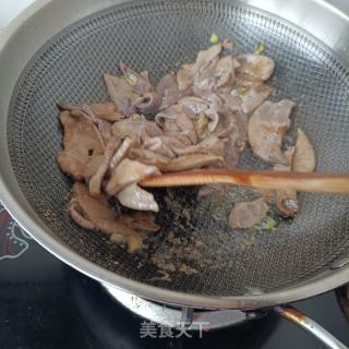 香菜炒猪肝的做法步骤：11